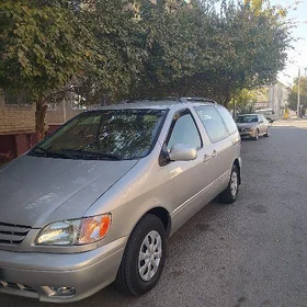 Toyota Sienna 2002