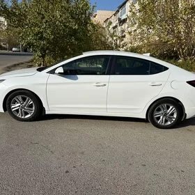 Hyundai Elantra 2020