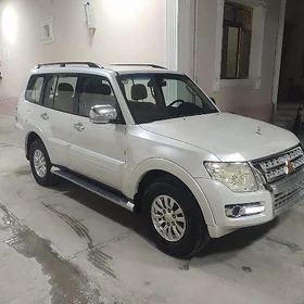 Mitsubishi Pajero 2021