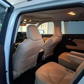 Toyota Highlander 2021