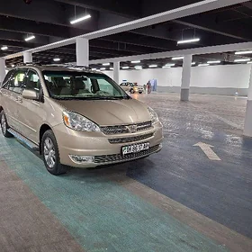 Toyota Sienna 2004