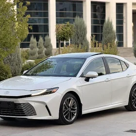 Toyota Camry 2025