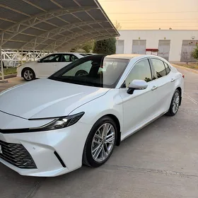 Toyota Camry 2025