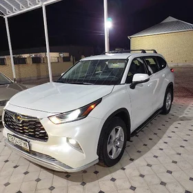 Toyota Highlander 2021