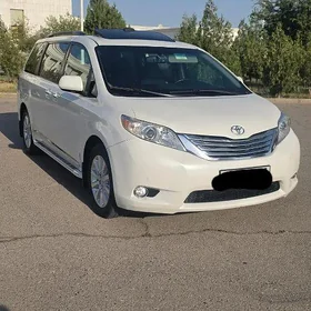 Toyota Sienna 2011