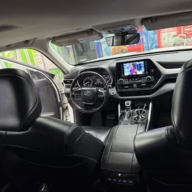 Toyota Highlander 2021