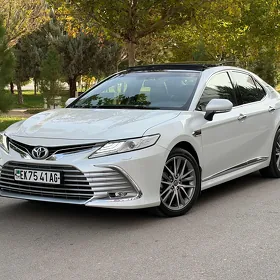 Toyota Camry 2021