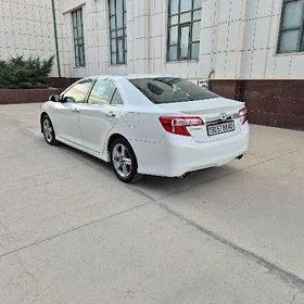 Toyota Camry 2014