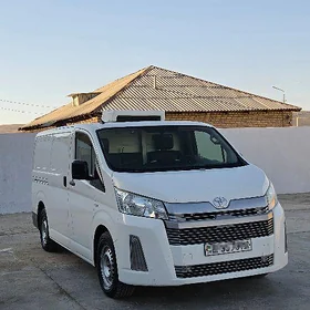 Toyota Hiace 2019