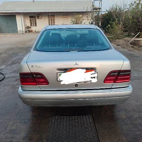 Mercedes-Benz E320 1999
