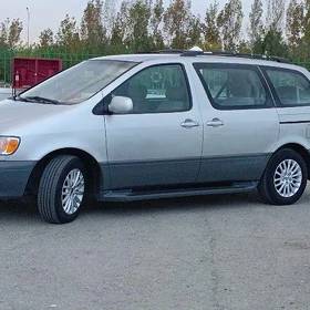 Toyota Sienna 2001