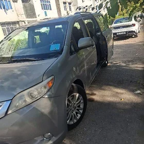 Toyota Sienna 2013
