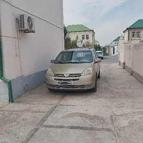 Toyota Sienna 2004
