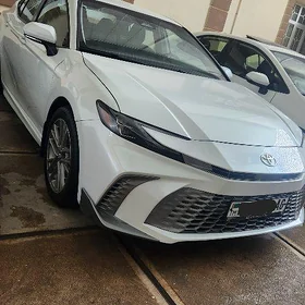 Toyota Camry 2025