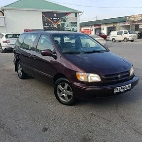 Toyota Sienna 1999