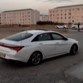 Hyundai Elantra 2021