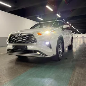 Toyota Highlander 2021