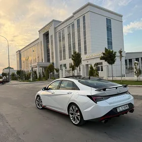 Hyundai Elantra 2022