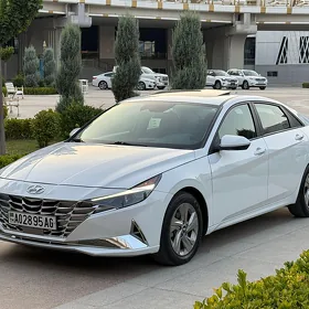 Hyundai Elantra 2022