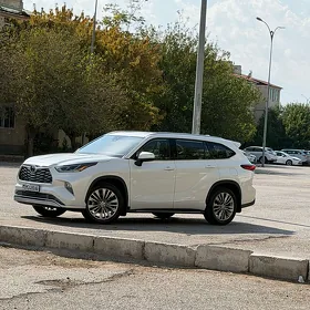 Toyota Highlander 2021