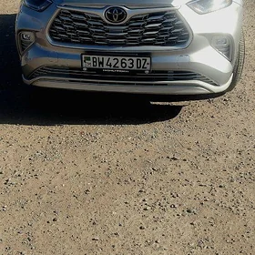 Toyota Highlander 2021