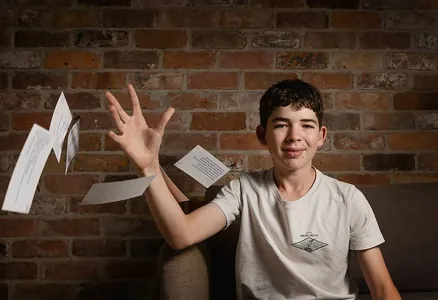 12-летний австралиец победил в поэтическом конкурсе со стихами против ChatGPT