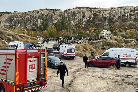 Из-за проливных дождей в Каппадокии обрушилась скала: под завалами оказались люди