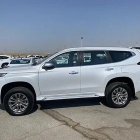 Mitsubishi Pajero 2020