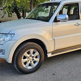 Mitsubishi Pajero 2016