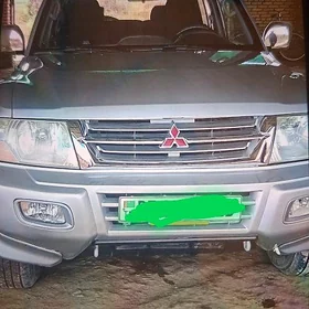 Mitsubishi Pajero 2001