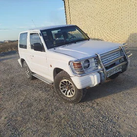 Mitsubishi Pajero 1992