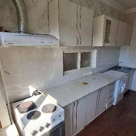 Gaz plita we kuhnýa komplekt