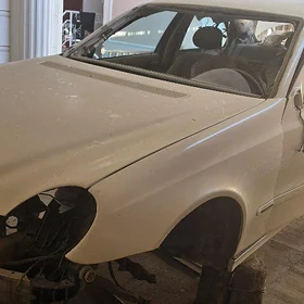 Mercedes-Benz E320 2003